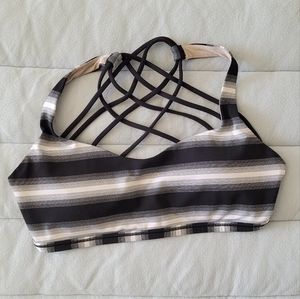 Lululemon Free to Be Wild - Size 6